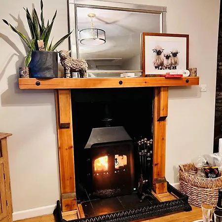 4 - Bbq Hut - Log Burner - Valley Views Pont Sticill Exterior photo