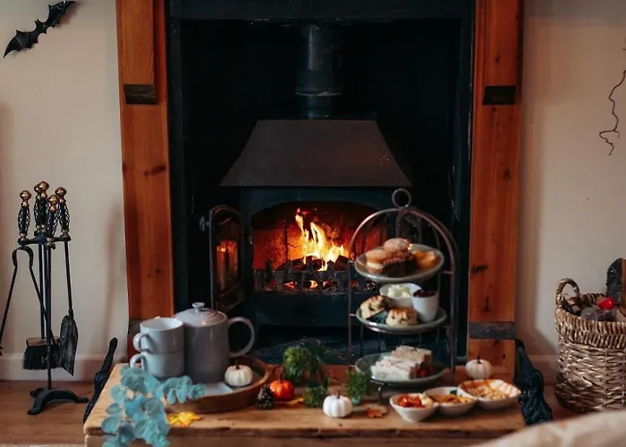 4 Scenic Stone Cottage With Bbq Hut & Garden In Brecon Beacons National Park