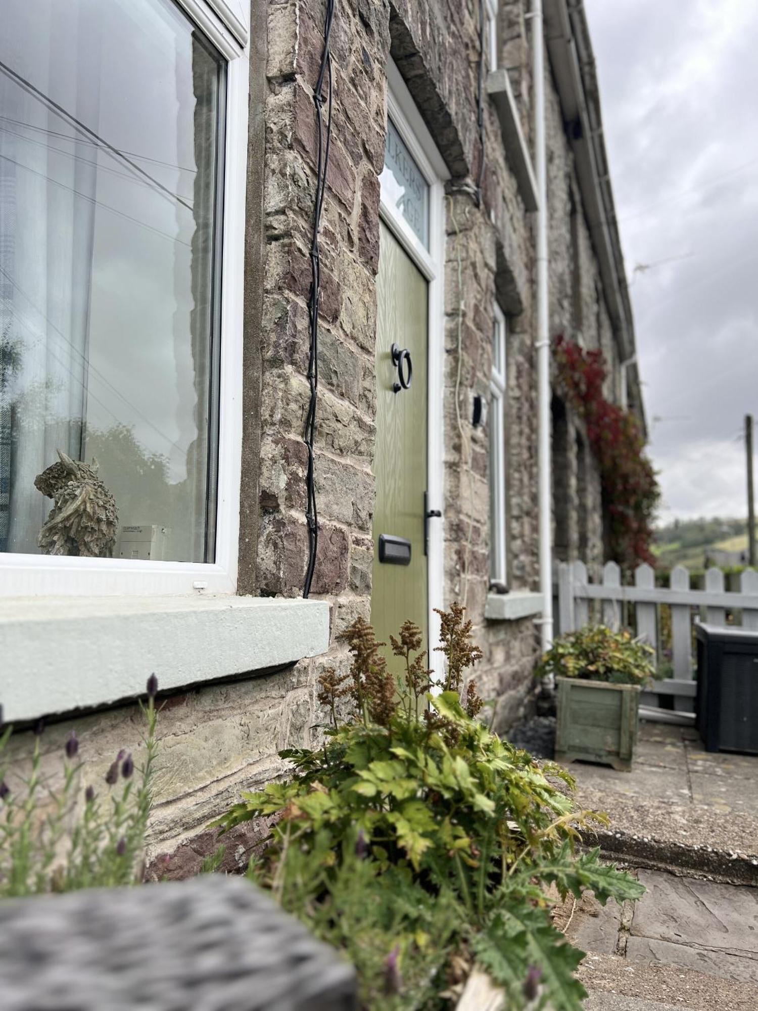 4 Scenic Stone With Bbq Hut & Garden In Brecon Beacons National Park Ferienhaus Pont Sticill